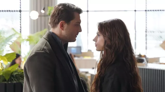 Dizinin setinden bir kare