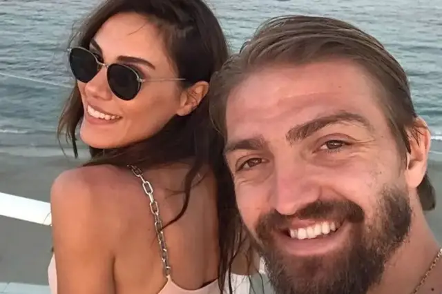 Caner Erkin ve Şükran Ovalı’nın ilk buluşma fotoğrafı