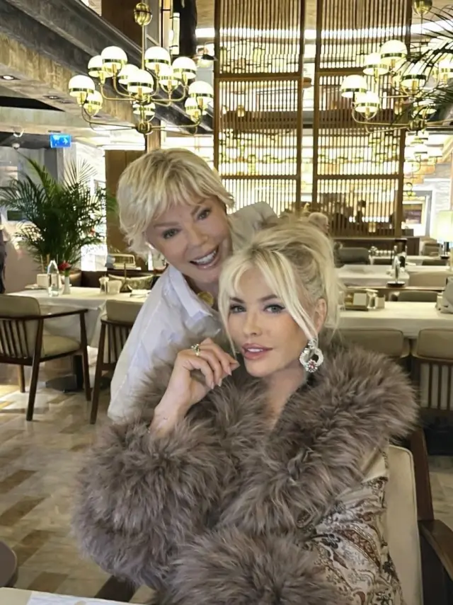 Ajda Pekkan ve Semiramis fotoğrafı