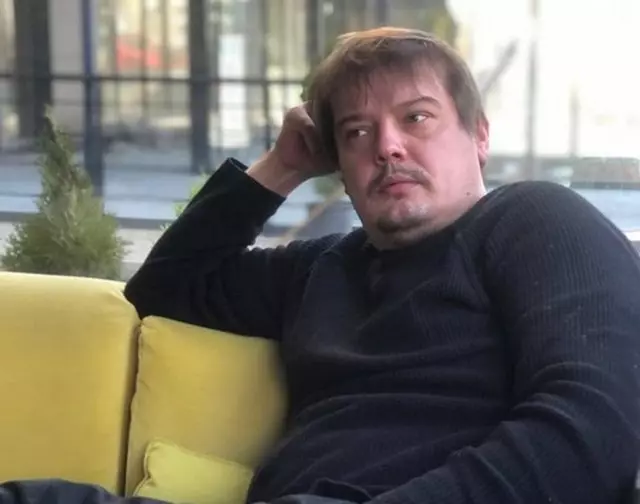 Arda Kural sevgilisiyle gülümseyen an