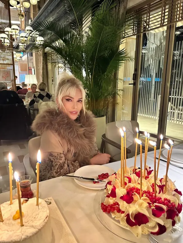 Ajda Pekkan doğum günü pastası