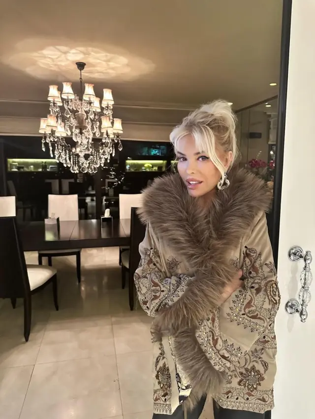 Ajda Pekkan hayranlarıyla selfie