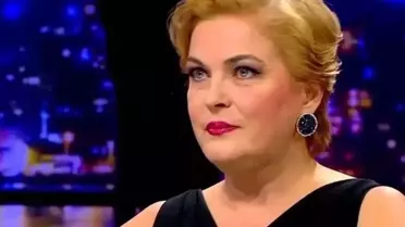 Nurseli İdiz hastane girişinde