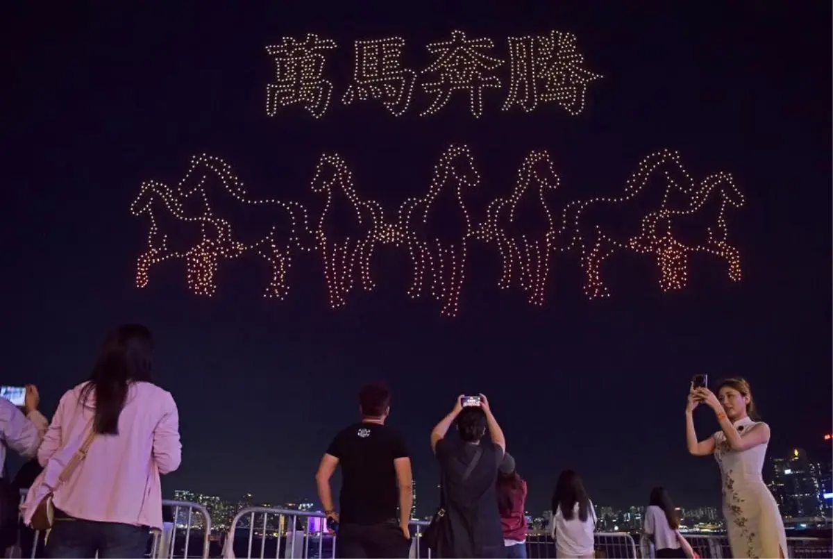 Hong Kong’da Çin Yeni Yılı’nı Kutlayan Drone Işık Gösterisi