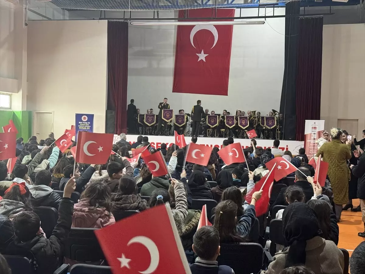 Diyarbakır Bando Komutanlığı Yüksekova’da Büyük İlgi Gören Konserini Gerçekleştirdi