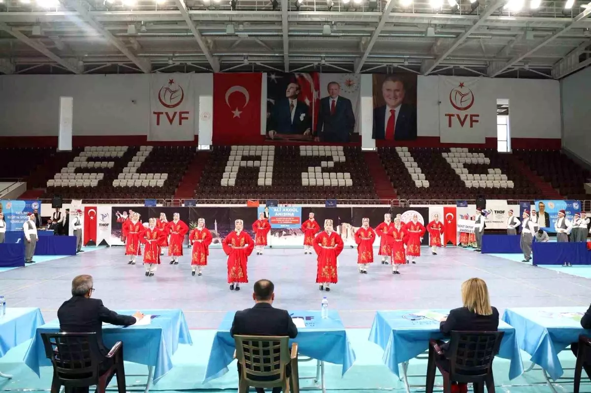 Elazığ’da Halk Oyunları Yarışması Renkli ve Coşkulu Anlara Sahne Oldu