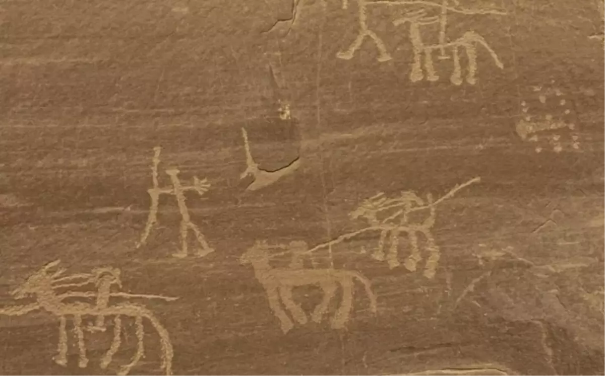 Sina Yarımadası'nda 10 Bin Yıllık Kaya Resimleri ve Yazıtlar Ortaya Çıktı