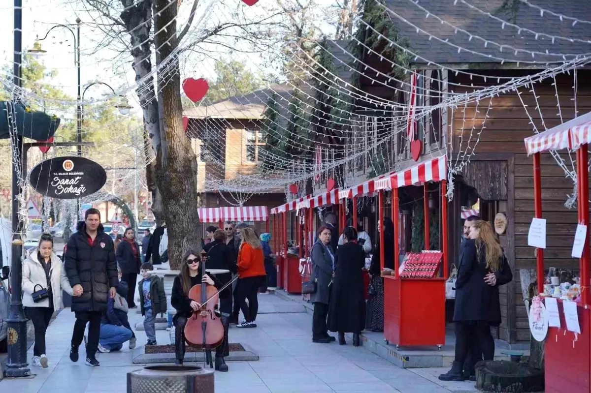 Bilecik’te Sevgililer Günü Sanat Sokağı Renkli Performanslarla Coştu