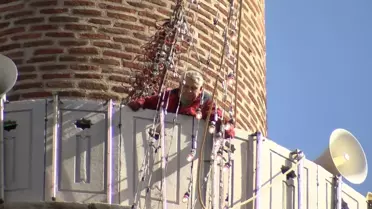 Bursa Ulu Camii'nde 'Kul Hakkından Sakın' Mahyası 15 Gün Boyunca Görsel Şölen Sunuyor