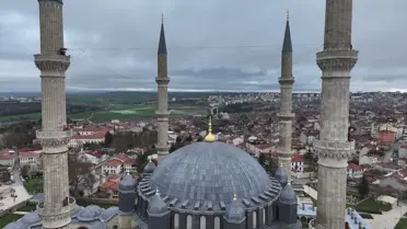 Selimiye Camii’ne 40 Metre Uzunluğunda Ramazan Mahyası Asıldı
