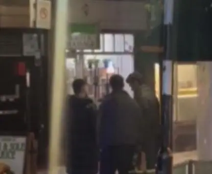 Kıvanç Tatlıtuğ ve hayranı Londra’da