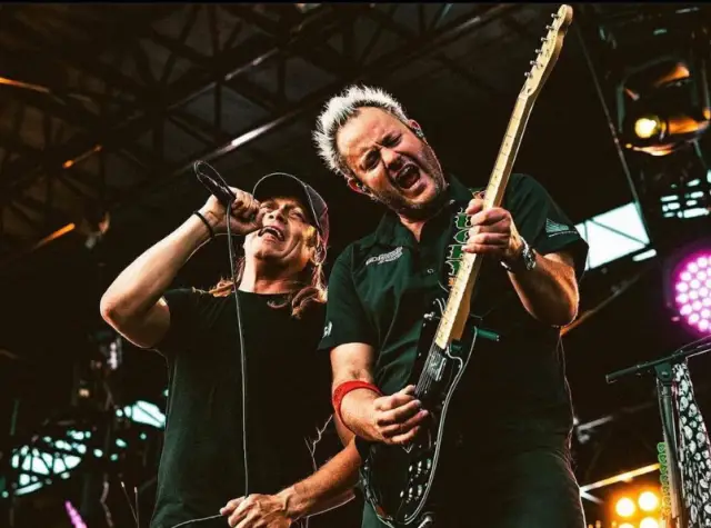 Brad Arnold fotoğrafı